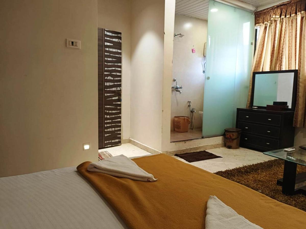 Nirvana Lodging & Boarding Hotel Ulhasnagar Exterior photo